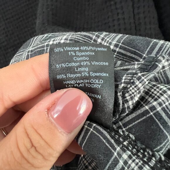 Generation Love Black Waffle Knit Plaid Layered Back Split Sweater Size XSmall - Picture 6 of 7